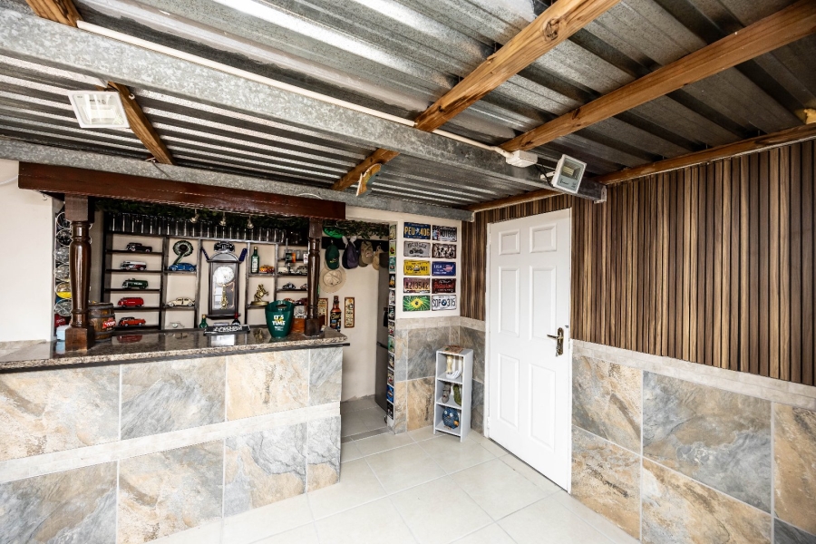 3 Bedroom Property for Sale in Sunnyridge Eastern Cape